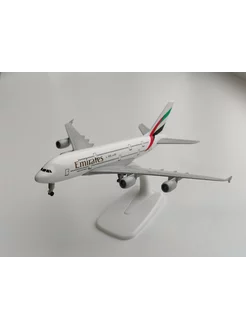 Игрушечная модель самолета Emirates